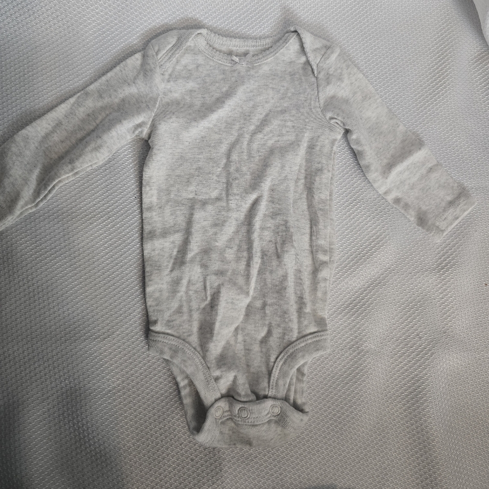🚨3/30% OFF🚨 Carter's Grayish White Long Sleeve Onesie